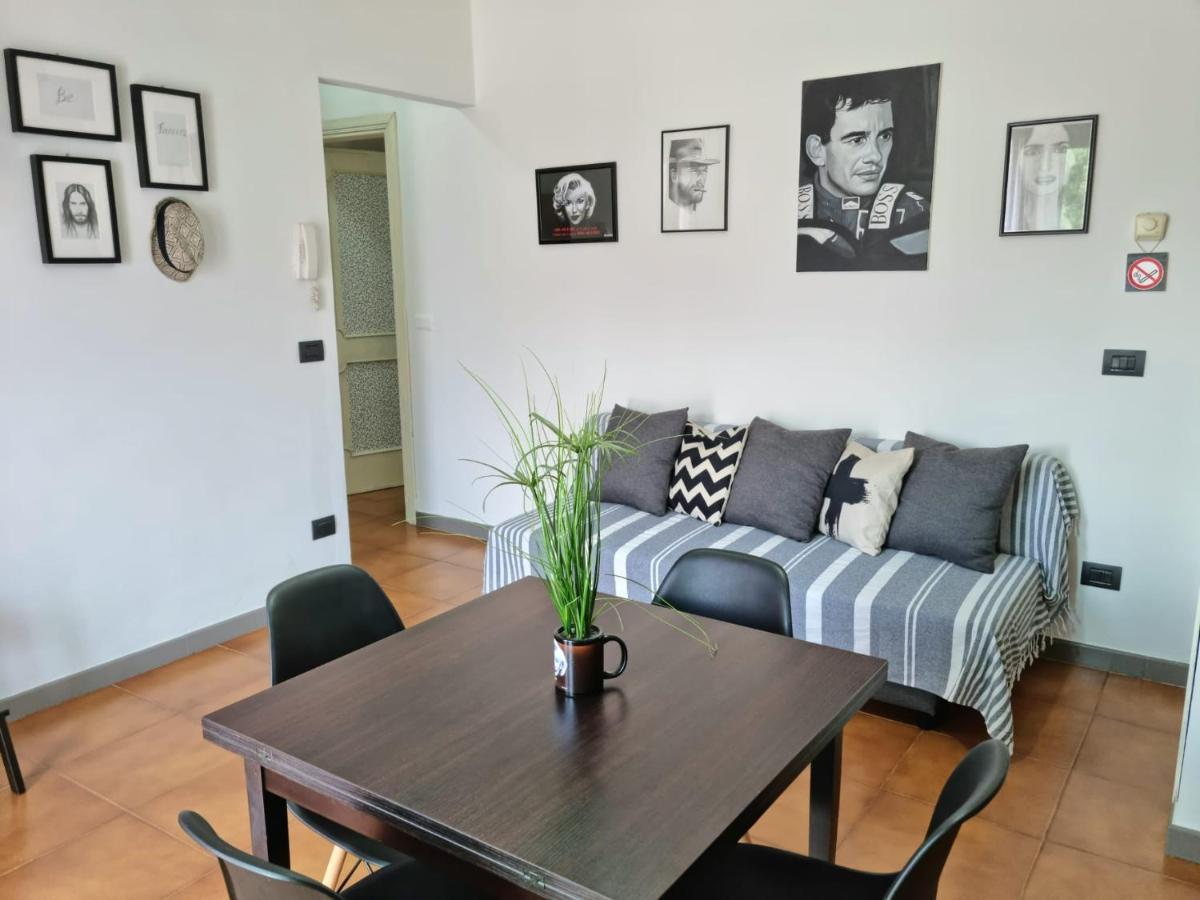 Home Of Fame - Home Gallery With Fully Equipped Kitchen, Separate Entrance, Free Parking オルビア エクステリア 写真