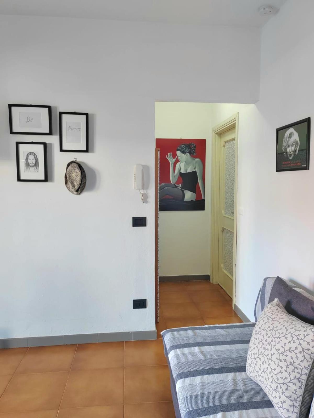 Home Of Fame - Home Gallery With Fully Equipped Kitchen, Separate Entrance, Free Parking オルビア エクステリア 写真