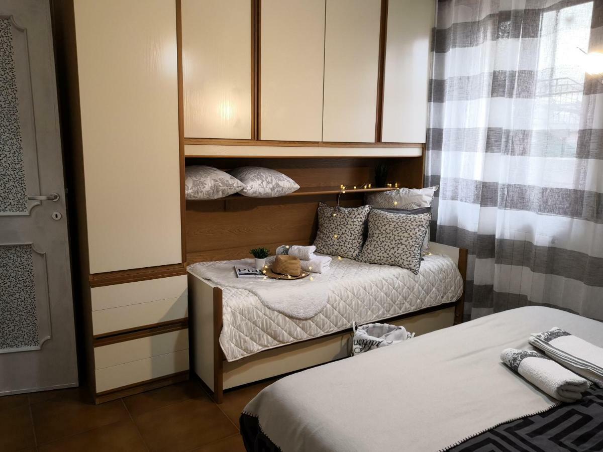 Home Of Fame - Home Gallery With Fully Equipped Kitchen, Separate Entrance, Free Parking オルビア エクステリア 写真